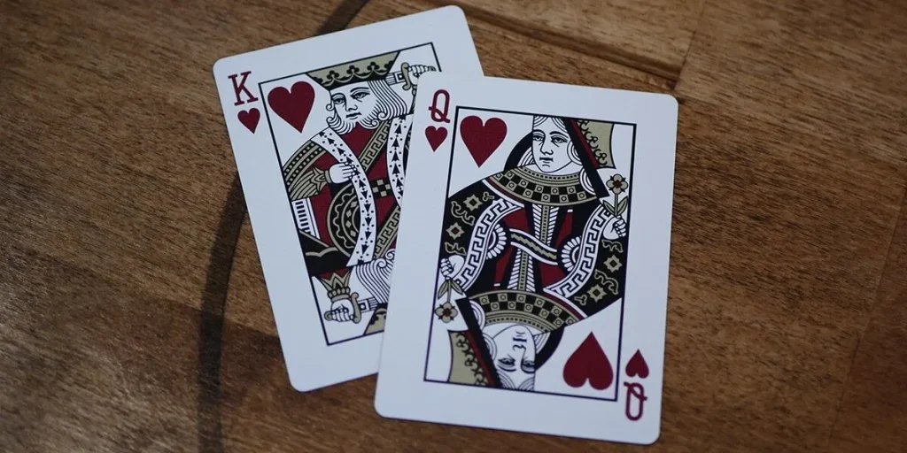 how to play K Q poker hand on WildPoker.co