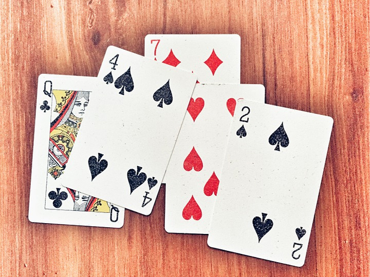 Tips on how to play poker with low value cards on WildPoker.co